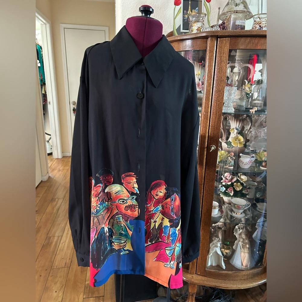 Lisa Mia Blouse. Beautiful Artwork And Material.